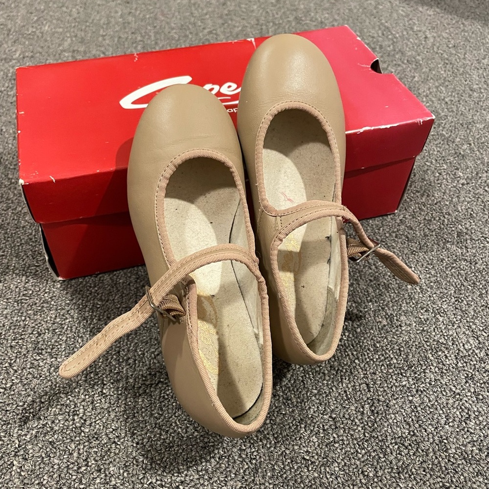 Girls size 3, Capezio tan tap shoes